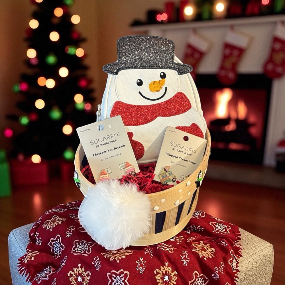 Festive Holiday Basket including 2 Baublebar earrings & Bath and Bodyworks bag - Picture 2 of 3